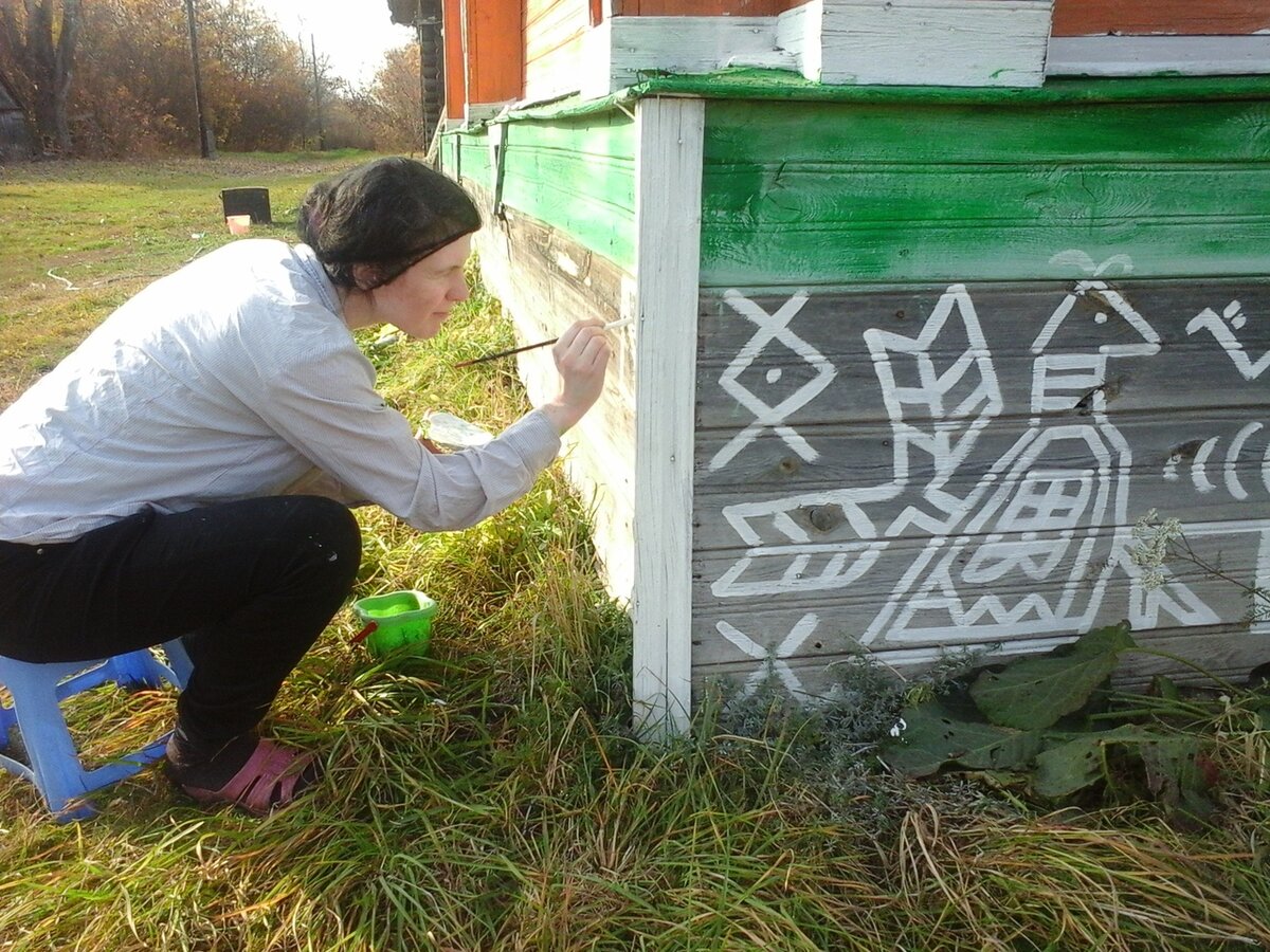 Роспись фасада нашим волонтером и другом семьи художницей Светланой