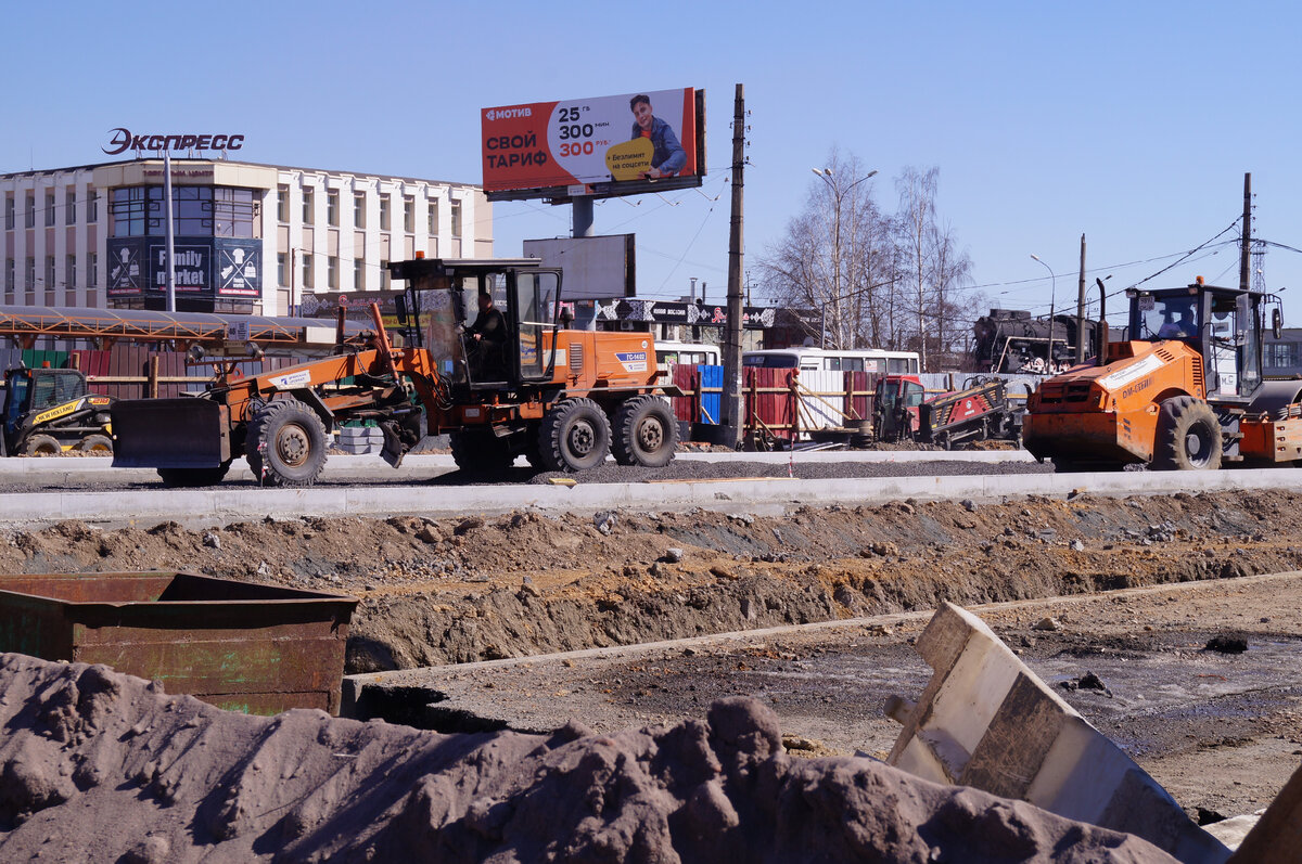 Капитальный ремонт напорных канализационных коллекторов на привокзальной площади, где будет установлена стела "Город трудовой доблести" к 300-летию Нижнего Тагила, апрель 2022. Фото пресс-службы ООО "Водоканал-НТ"