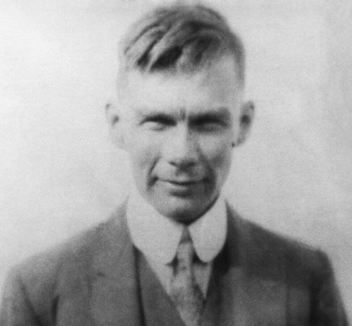         (  1927 ). -,   