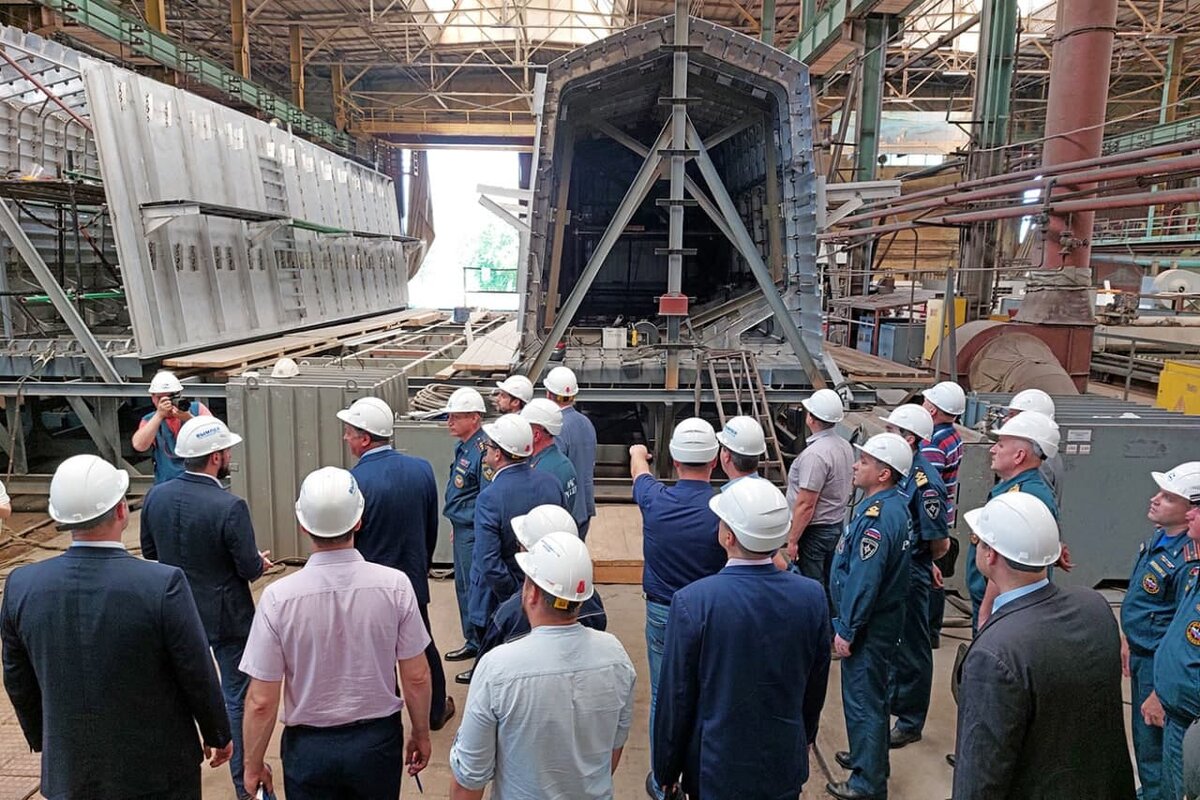 Судостроительный завод "Вымпел" (входит в ОСК) посетила делегация МЧС России / ОСК 