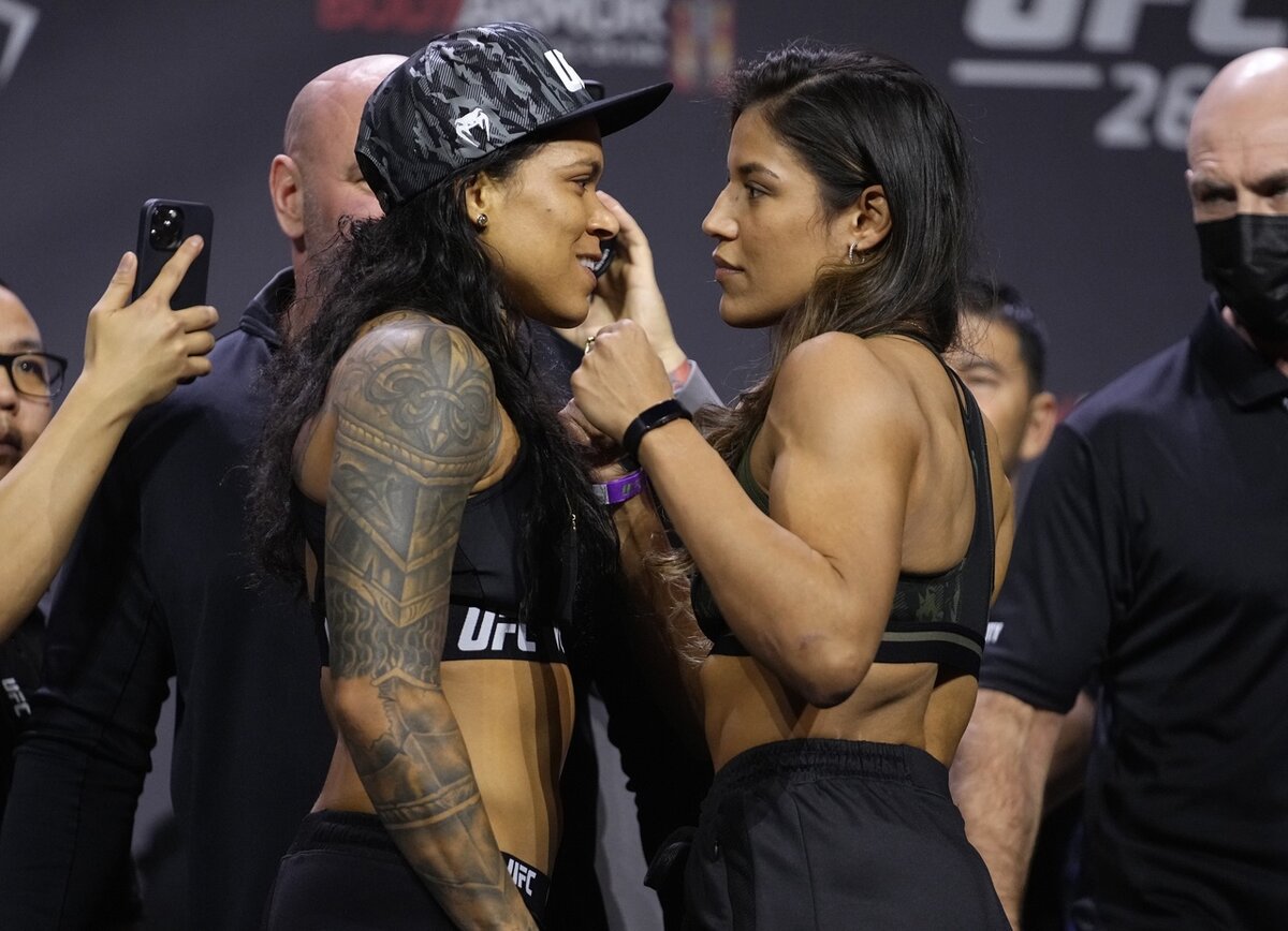 В декабре 2021 г. Джулианна Пенья сотворила главную сенсацию года, задушив Аманду Нуньес во 2 раунде. Источник: vk.com/ufc