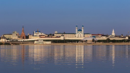 Казанский Кремль
Флаг	Герб
Флаг	Герб
55°47′27″ с. ш. 49°06′52″ в. д.HGЯO
Страна
 Россия
Субъект Федерации
Республика Татарстан
Городской округ
Казань
Внутреннее деление
7 районов города
Мэр
Ильсур Метшин
История и география
Основан
1005
Первое упоминание
1391
Площадь
588,9844[1] (площадь городского округа 638,3955[1]) км²
Высота центра
60 м