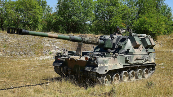    Польские механики ремонтируют САУ Krab у линии фронта на Украине Юлия Шелковенко