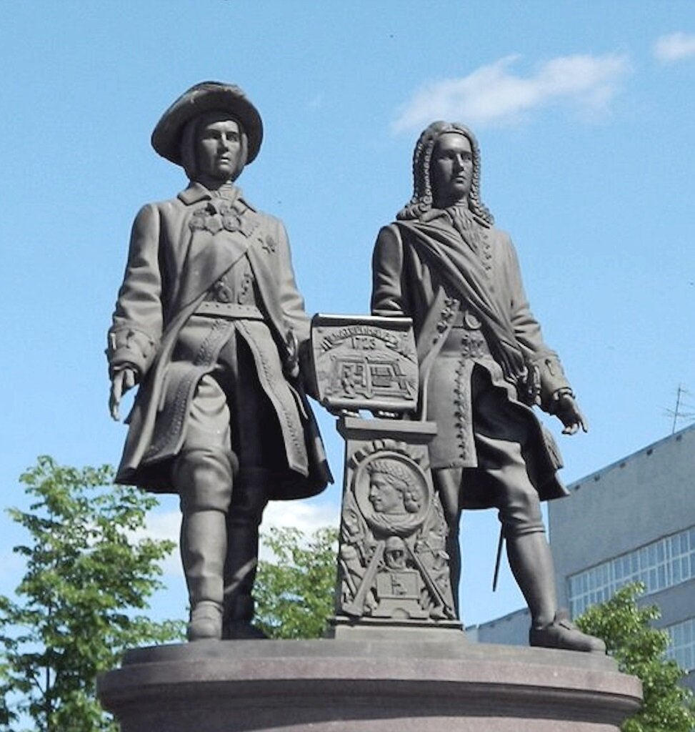 Памятник екатеринбург татищев и геннин. Памятник Татищеву и де Геннину в Екатеринбурге. Де Геннин и Татищев памятник в Екатеринбурге. Де Геннин и Татищев памятник в Екатеринбурге фото. Памятник Татищева ЕКБ.