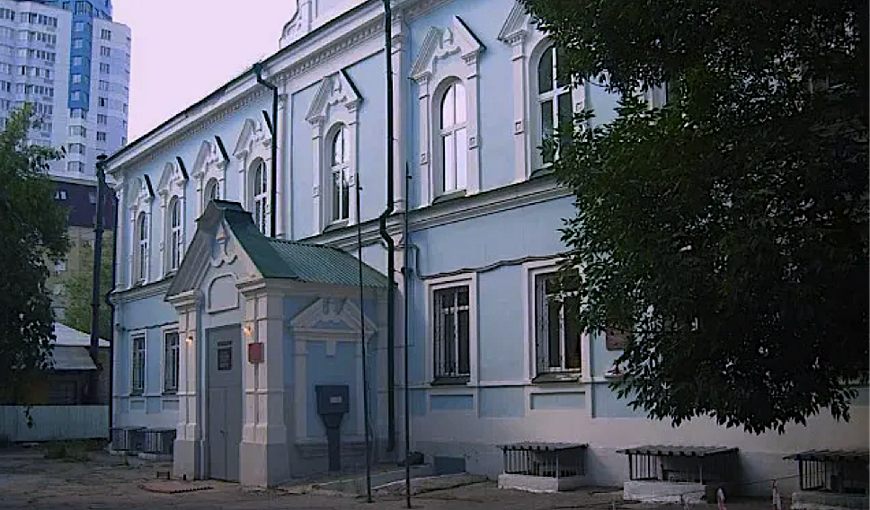 Адрес бывшего архиерейского дома в глубине квартала - Молодогвардейская, 129а