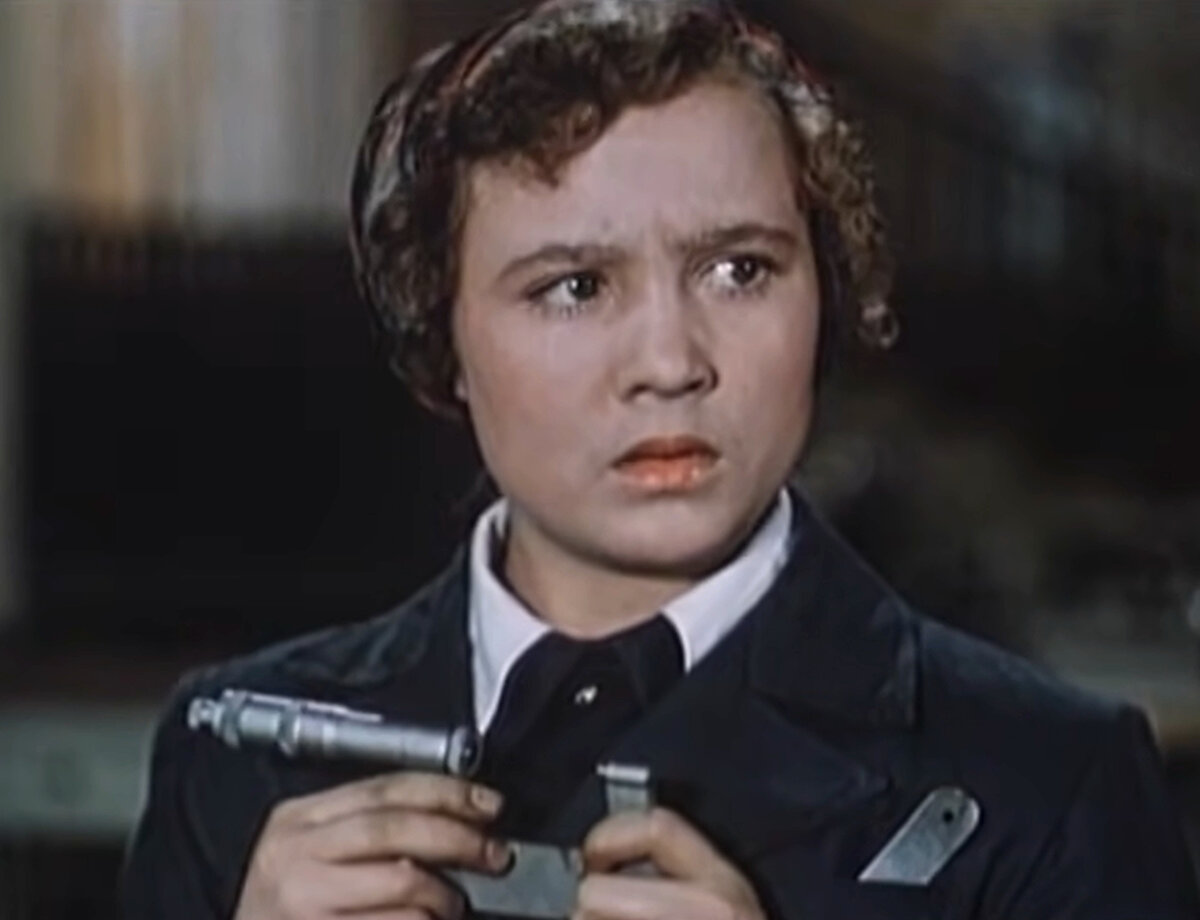 Кадр из кинофильма "Навстречу жизни", 1952 г., режиссер Николай Лебедев, сценарист Екатерина Виноградская, композитор Василий Соловьев-Седой (скриншот)