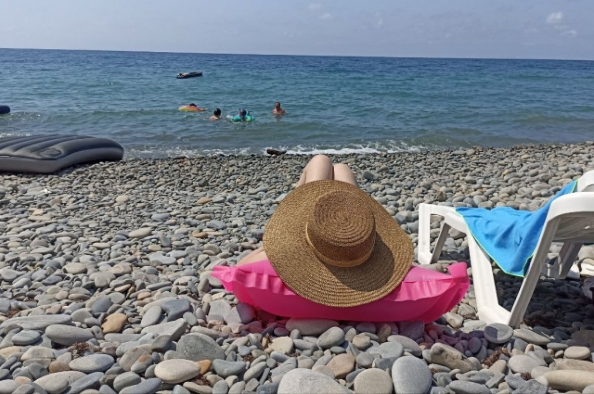    В Анапе из-за ветра ввели запрет на использование надувных матрасов