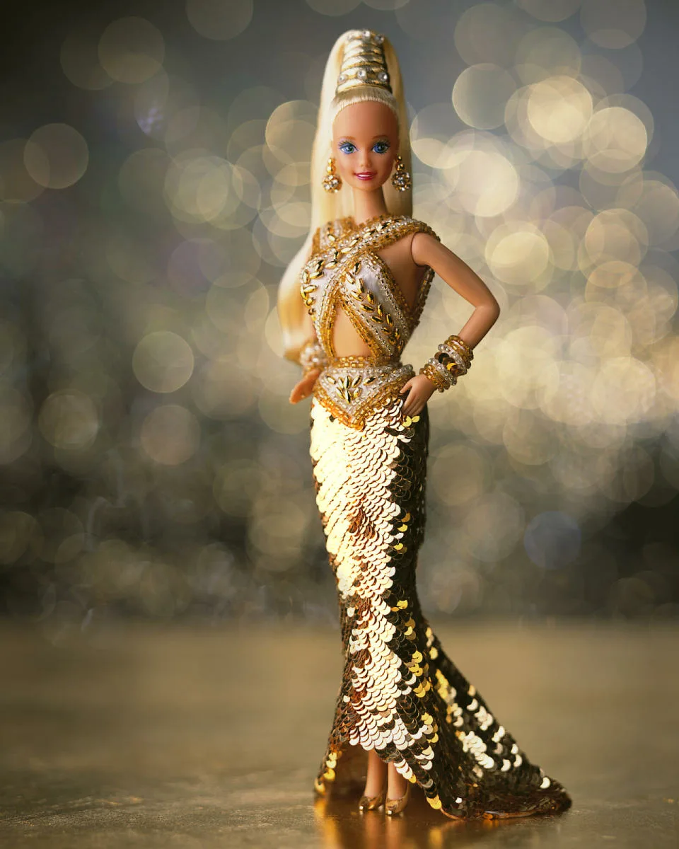 Barbie mackie. Barbie mackie. Кукла барби. Барби bob mackie. Боб макки дизайнер барби.
