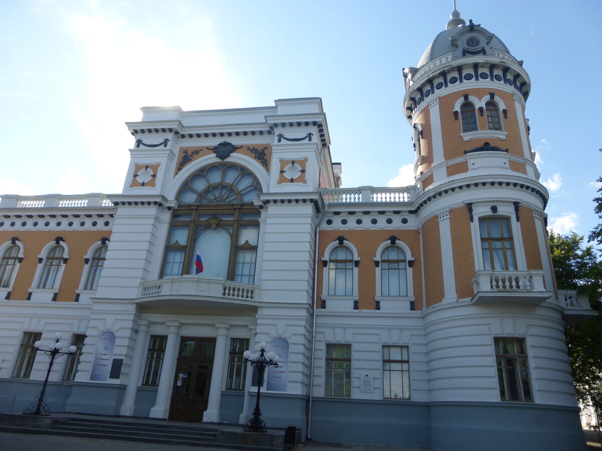 Ульяновск здания города. Дом Гончарова Ульяновск 19 век. Особняк купца Заборина Ульяновск. Старинные здания Ульяновска. Исторические здания Ульяновска.