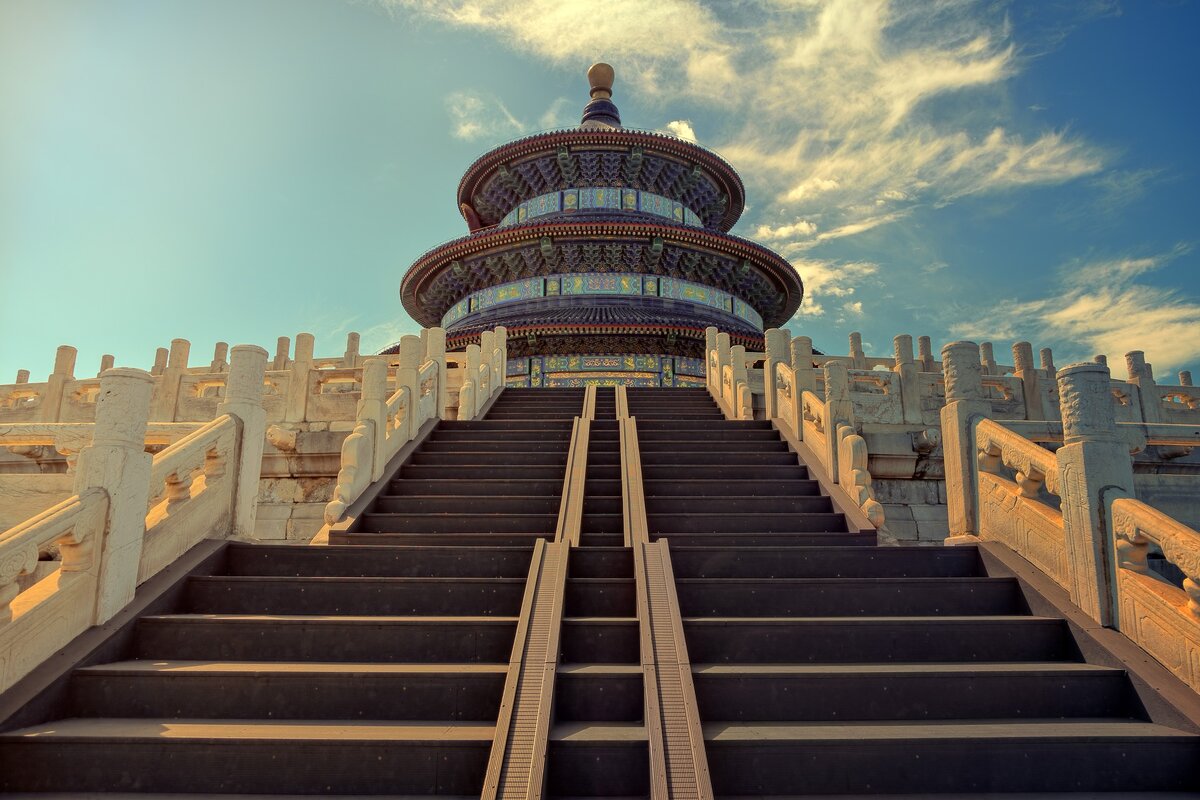 https://pixabay.com/photos/beijing-temple-of-heaven-stairs-3675835/