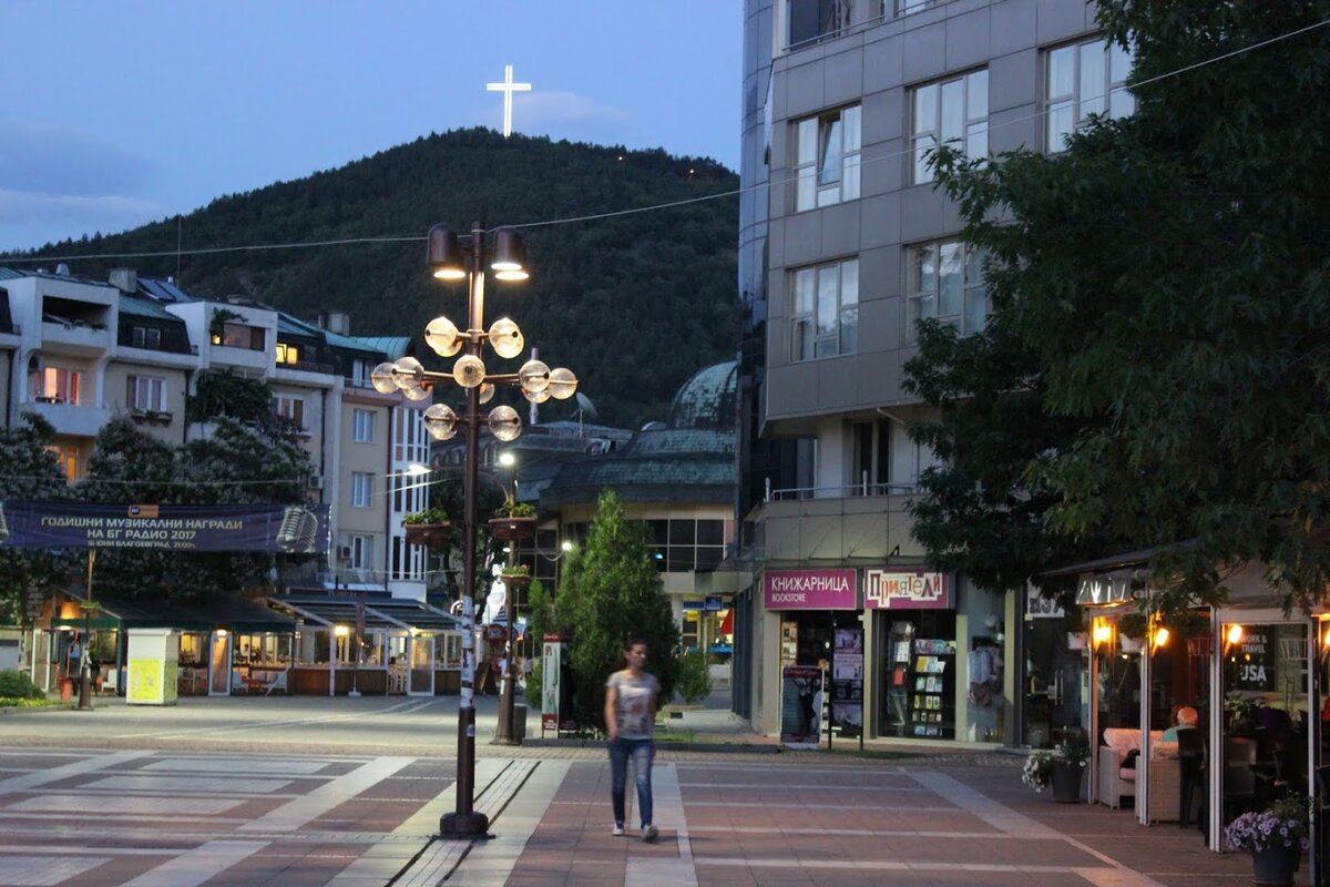 благоевград пешеходный центр. погода благоевград. благоевград крест. погода благоевград. благоевград болгария фото.