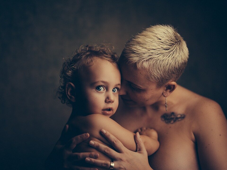 https://pixabay.com/ru/photos/%D0%BB%D1%8E%D0%B1%D0%BE%D0%B2%D1%8C-%D0%BC%D0%B0%D1%82%D1%8C-%D1%80%D0%B5%D0%B1%D0%B5%D0%BD%D0%BA%D0%B0-%D0%B4%D0%BB%D1%8F-%D0%BC%D0%B0%D0%BB%D1%8B%D1%88%D0%B5%D0%B9-3315769/