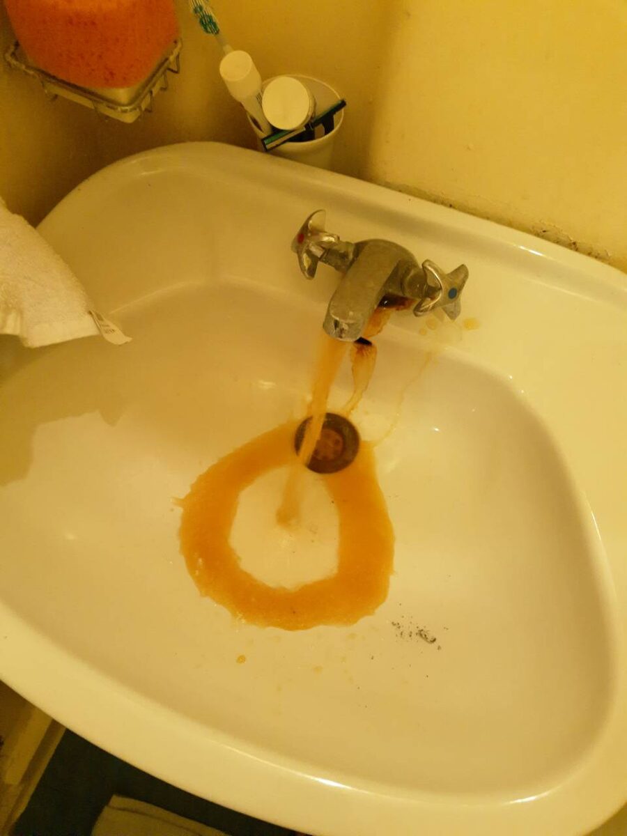 что нужно  сделать с судном ,чтобы питьевые танки стали такими за 3 года ,что меня не было?