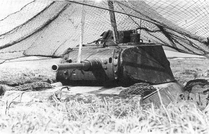 Танк Т-50 в капонире, 1941 год.