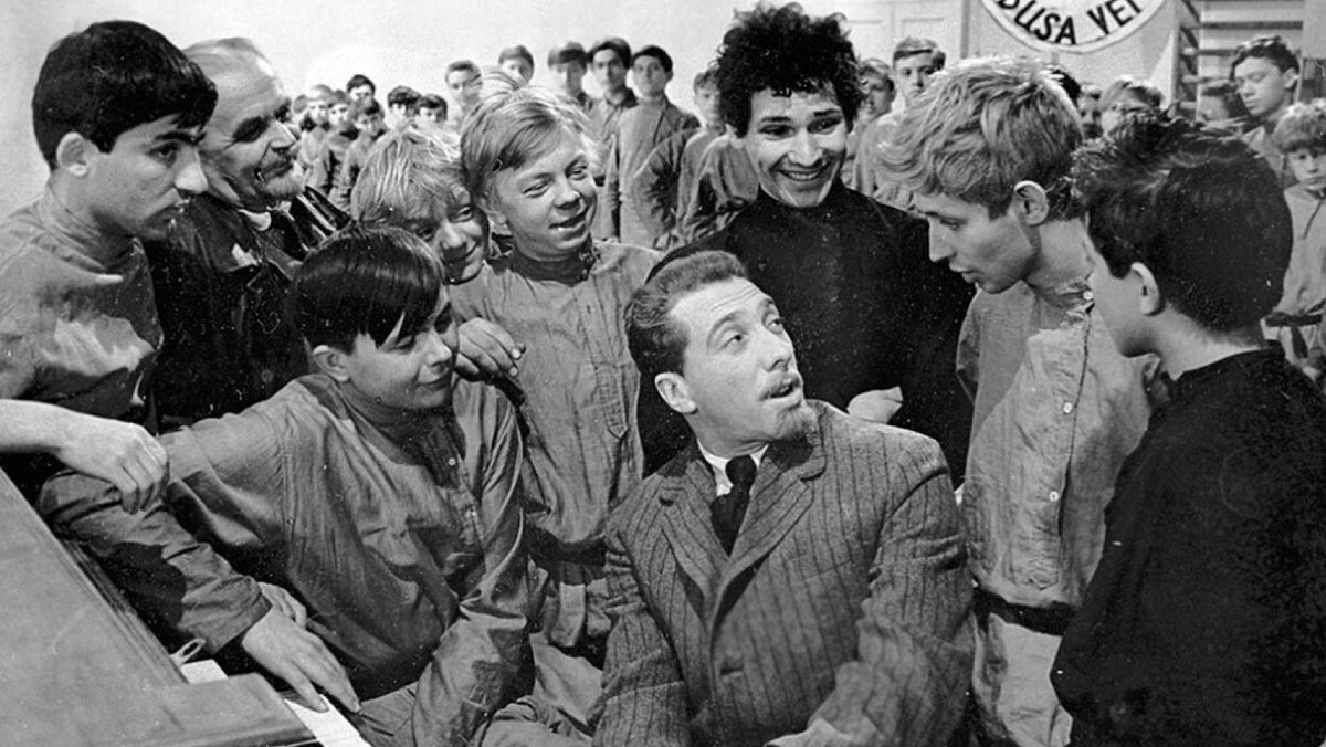  КАДР ИЗ ХУДОЖЕСТВЕННОГО ФИЛЬМА «РЕСПУБЛИКА «ШКИД» (1966). ФОТОГРАФИЯ: KAZANREPORTER.RU 