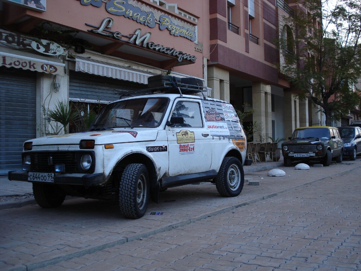 На НИВАх в Африку (эпизод 2) | MOTORSvideo. | Дзен