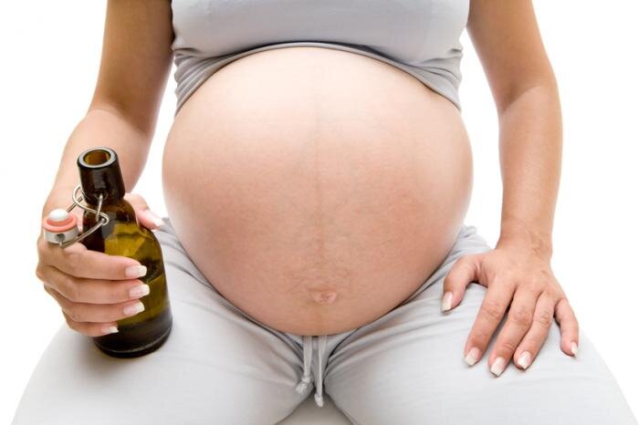 https://22century.ru/wp-content/uploads/2016/11/pregnant-woman-drinking-beer.jpg
