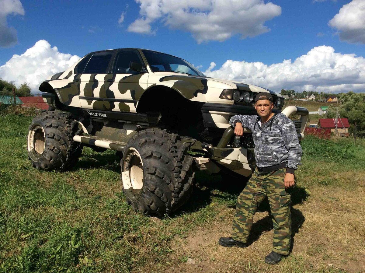 БМВ переделанная в огромный внедорожник