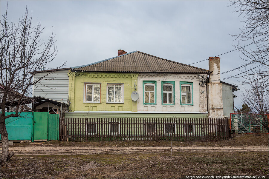 Увидел, в каких домах живут люди в Урюпинске. Это просто мрак