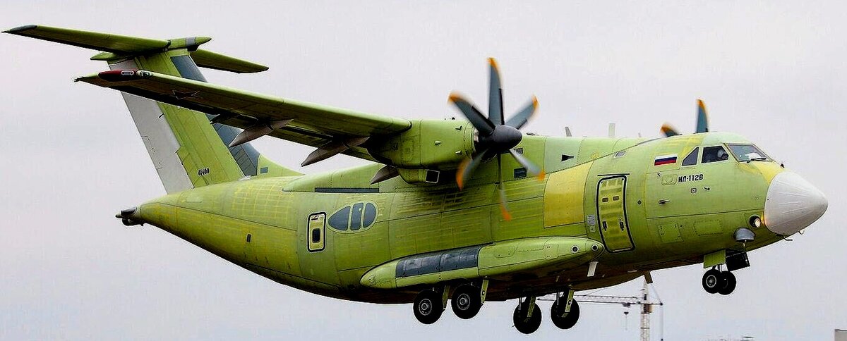 Военно-транспортный Ил-112В во время первого полёта