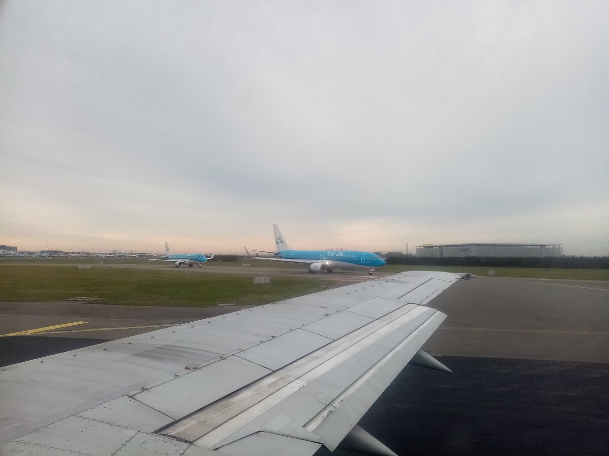 Пробка в аэропорту Амстердама