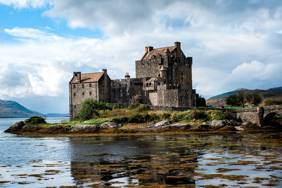 https://publicdomainq.net/eilean-donan-castle-0008024/ 