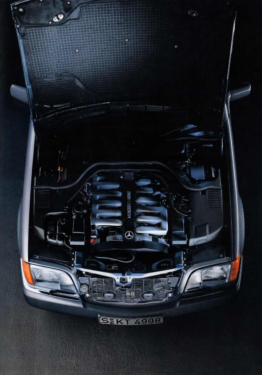 Двигатель M120 в подкапотном пространстве Mercedes-Benz W140