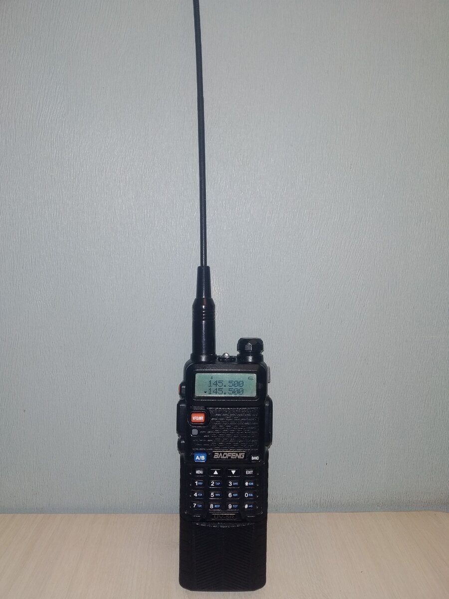 Моя радиостанция с  усиленным аккумулятором и антенной