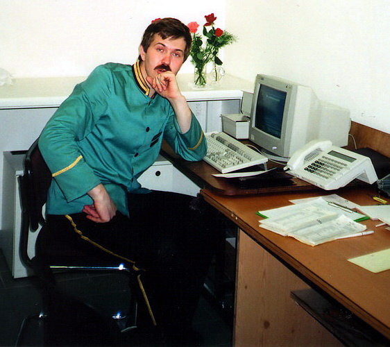 1993, сижу в дежурке.