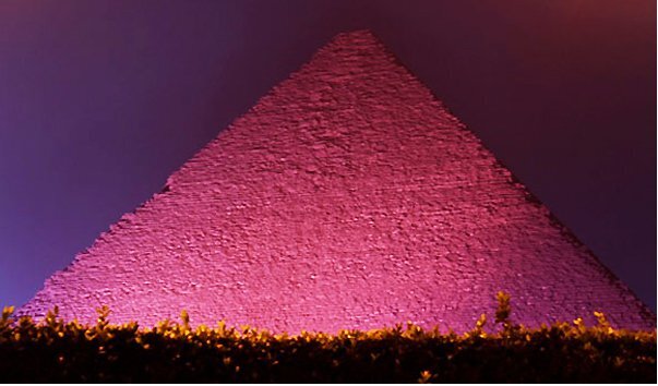 Одна из самых загадочных пирамид это «Розовая», или Северная пирамида — самая крупная из трёх больших пирамид, расположенных на территории Дахшурского некрополя.-2