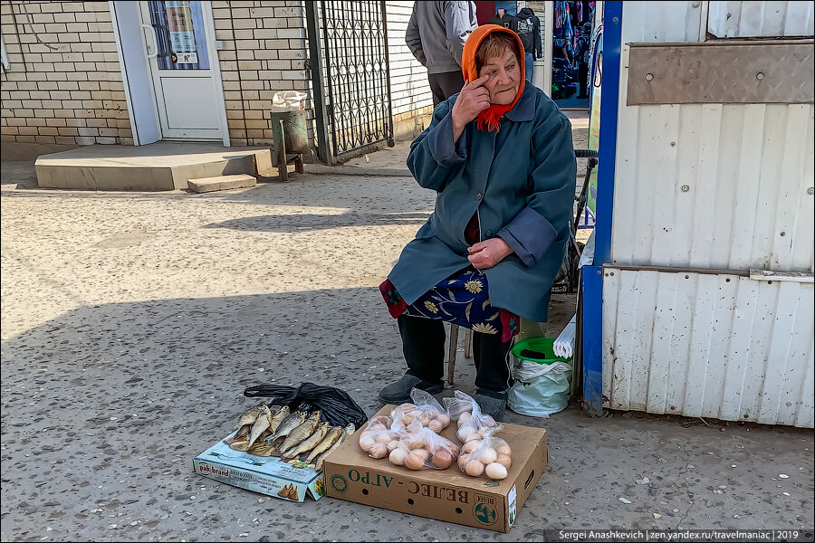 Снова отправили жену друга на трешовый рынок. Она сходила и попросила больше так не делать