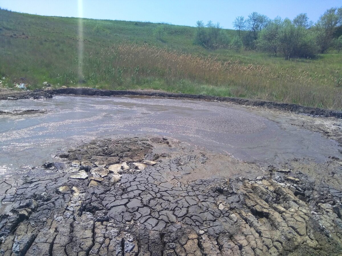 Грязевой грязевой вулкан поселок Кучугуры