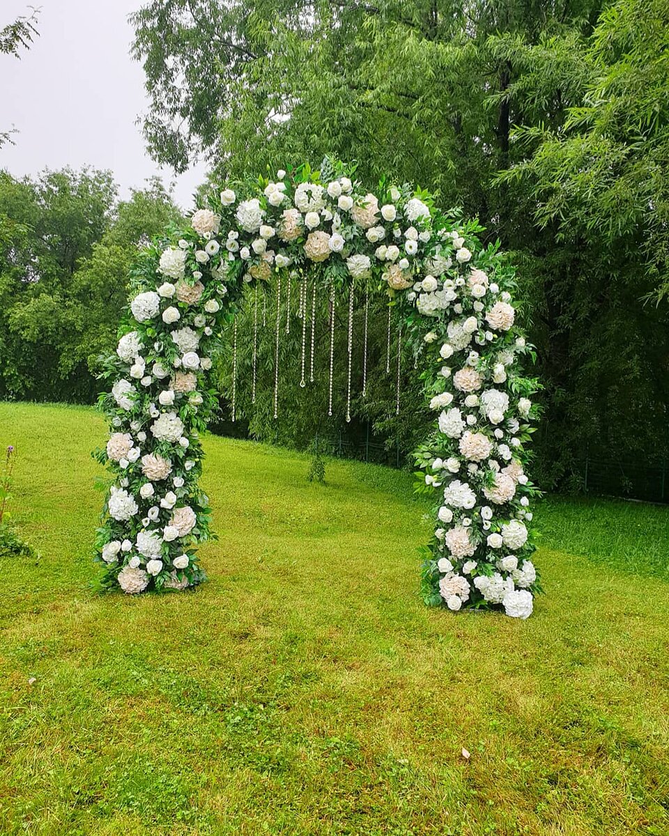 Классическая Цветочная арка на свадьбу