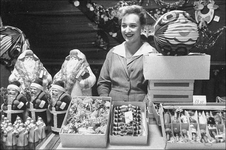 Каждый ребенок в СССР знал, что Новый год важнее, чем День рождения или остальные праздники. Что к Новому году столько дел, и забот... И нужно все успеть и взрослым помочь.-8