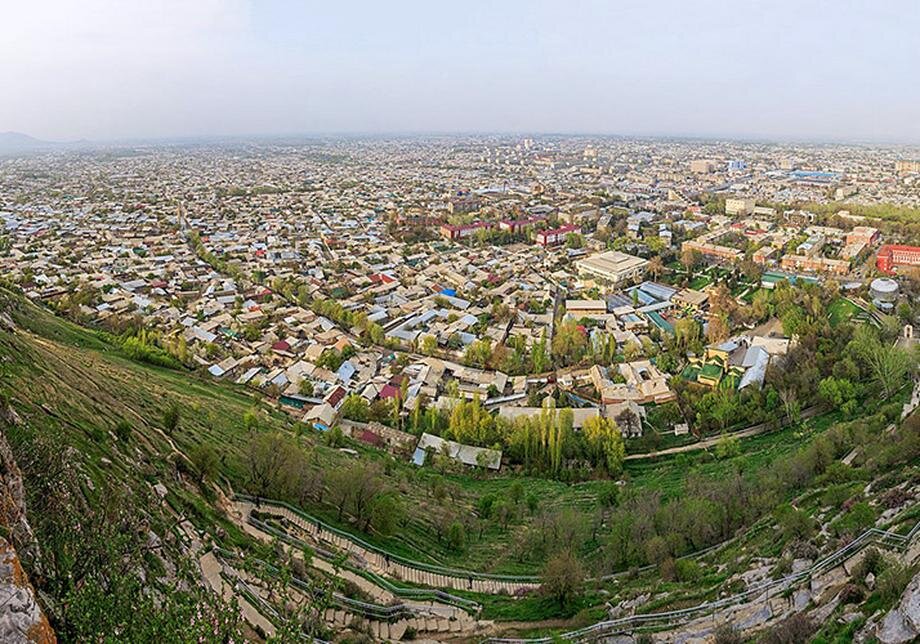 На 2019 год культурной столицей тюркского мира был избран кыргызстанский Ош. Это второй по численности город в Киргизии после Бишкека, южная столица республики. В 2000 году по указу президента Киргизии Аскара Акаева торжественно отмечали 3000-летие Оша. Правда, первое упоминание о нем в летописях относится только к IX веку нашей эры. Но даже и в этом случае он может считаться старейшим городом страны. На протяжении своей долгой истории входил в состав разных государств. Прямо в городе расположен самый известный культурный объект Киргизии — священная гора Сулайман-Тоо, которая в 2009 году стала первым в стране памятником, вошедшим в Список Всемирного наследия ЮНЕСКО