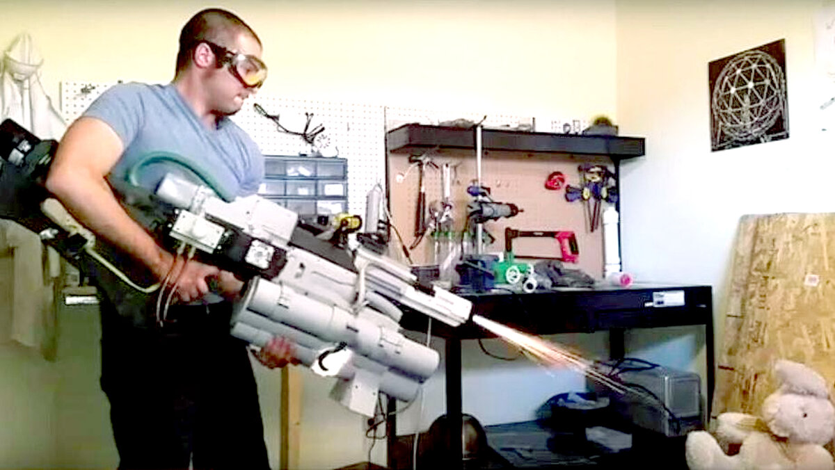 Самодельный  ручной рельсотрон.