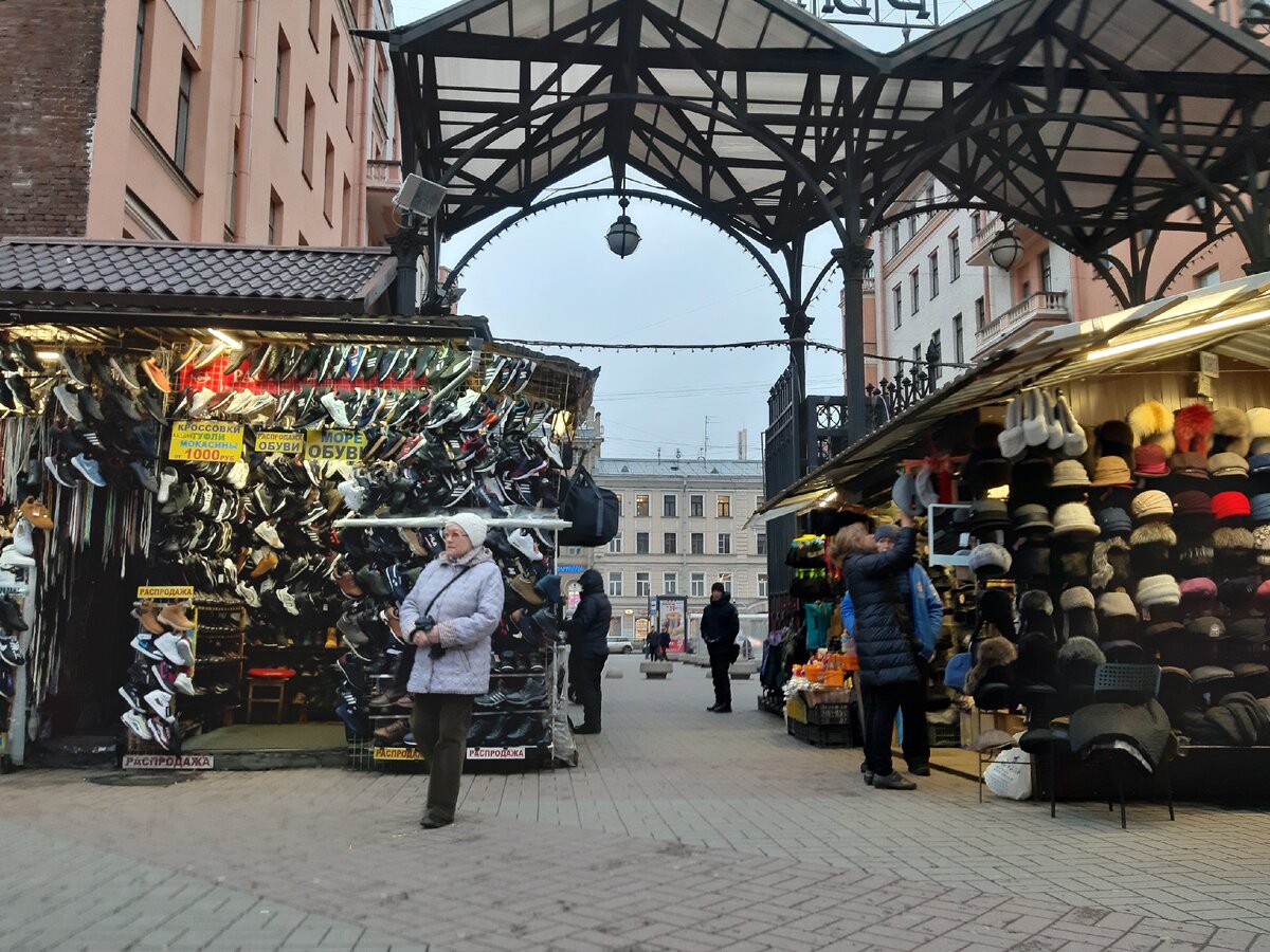 Рынки санкт петербурга. Сенной рынок в Санкт-Петербурге. Рынок на Сенной СПБ. Базар на Сенной площади в Санкт-Петербурге. Питер рынок на Сенной площади.