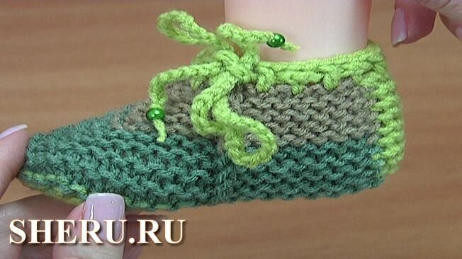 Связанные пинетки спицами