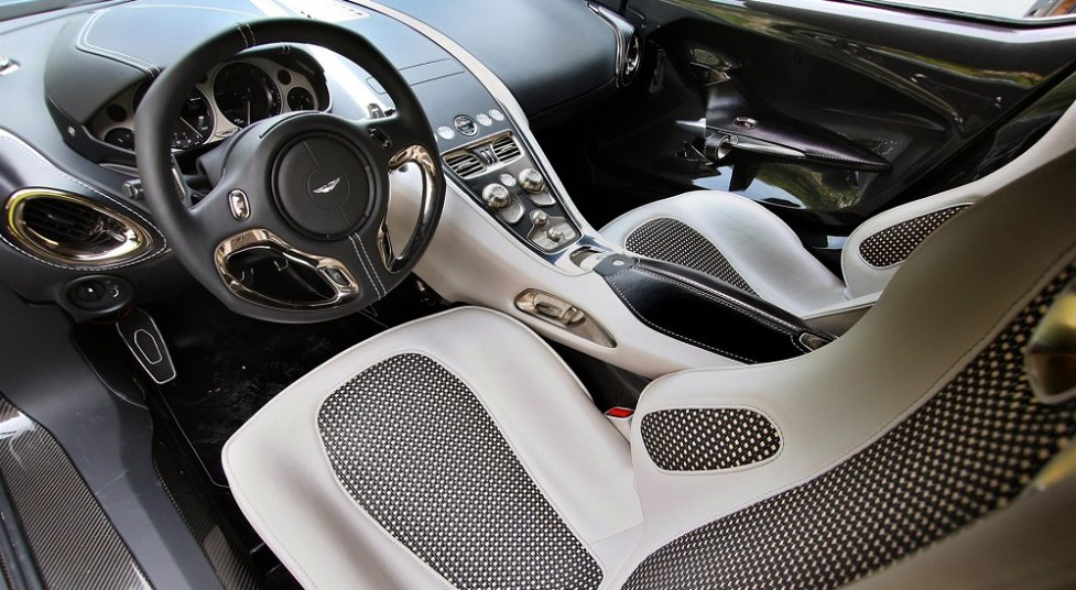 Интерьер Aston Martin One-77