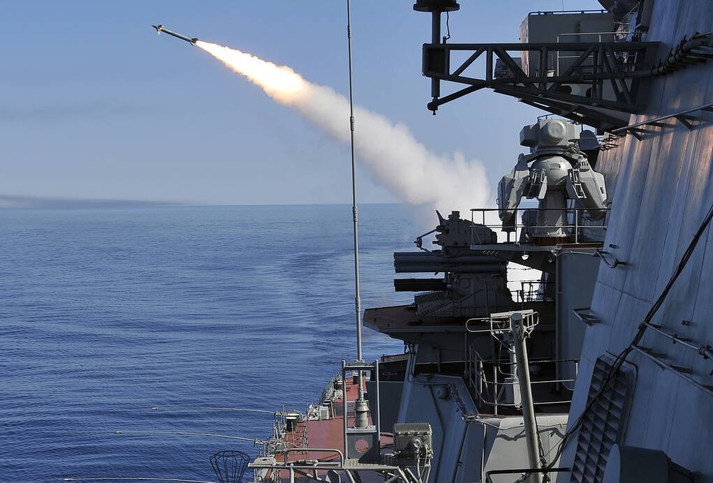 Учебные стрельбы с борта тяжелого атомного ракетного крейсера "Петр Великий"