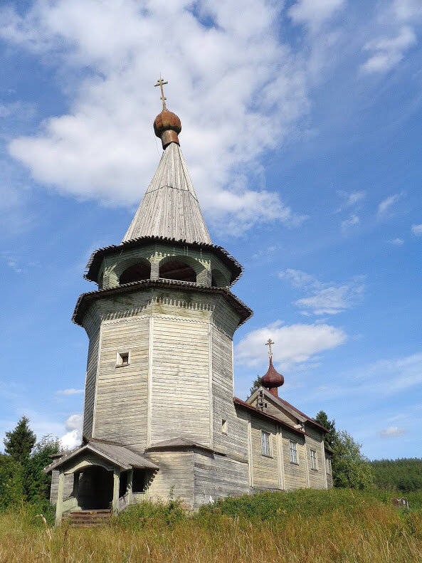 Церковь Николая Чудотворца (сер. XVIII в) в Вегоруксах с разных ракурсов. 