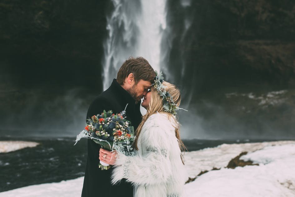 Зачем Исландия платит за брак с местными женщинами?