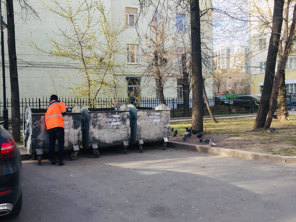 Закрыл доступ к мусоропроводу. На чью сторону встанет суд