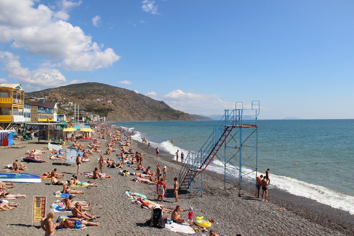 Рыбачье в сентябре. Вообще-то поселок отличный, но из-за невезения с жильем, впечатление осталось неприятное