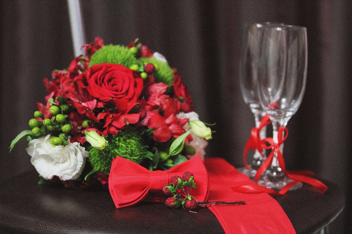 Это небольшие аксессуары. Именно они ставят точку в образ.