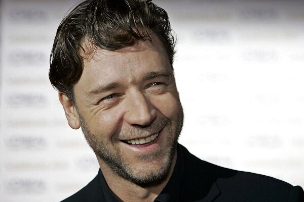 Расселу Кроу надоело прятаться с сигаретой от своих сыновей