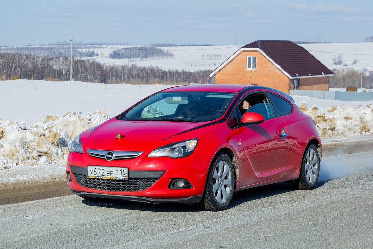 Opel Astra GTC 1 4