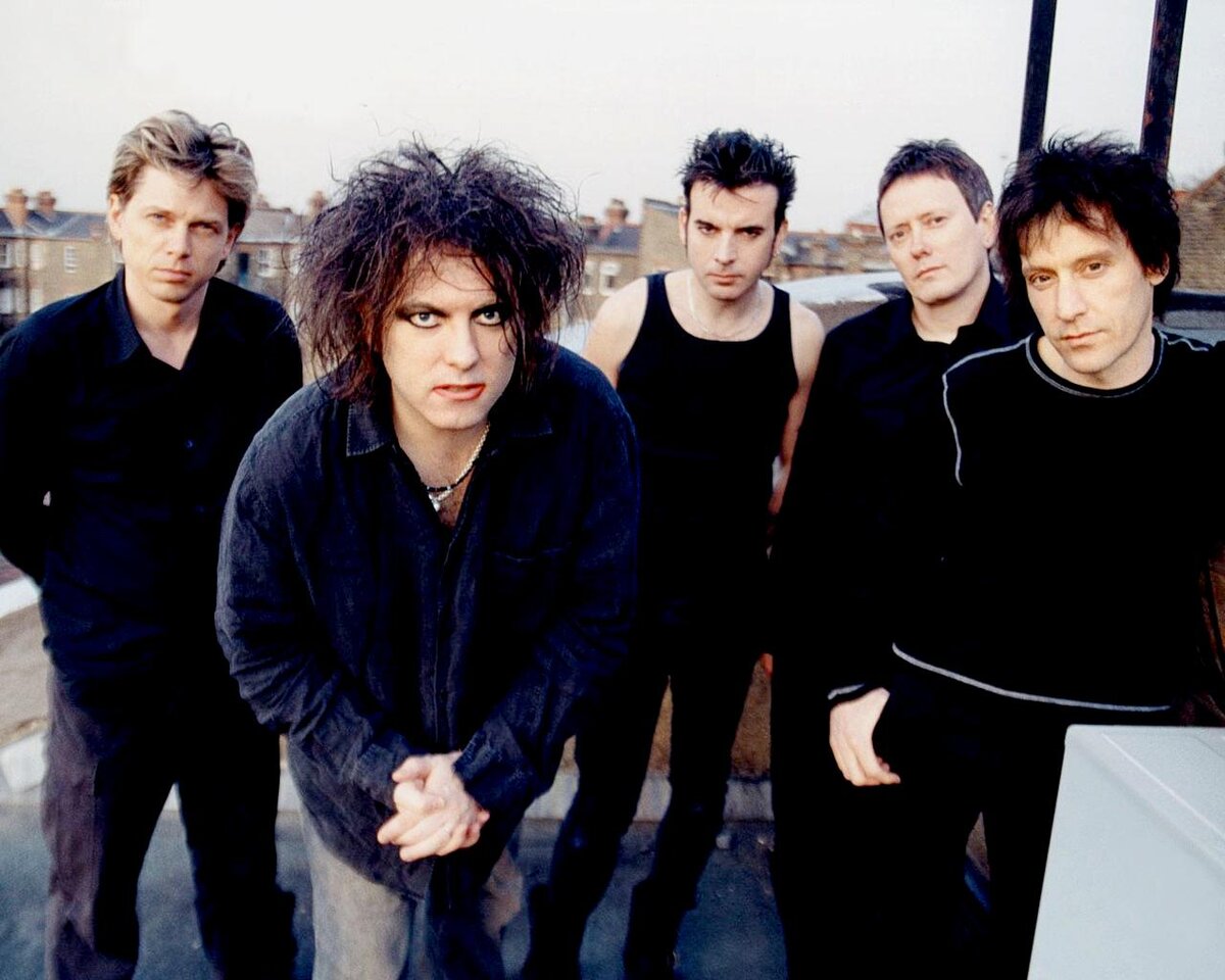 The Cure. Ну как с такими не станцевать.  