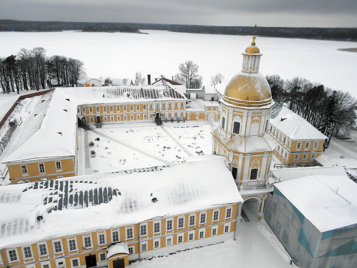 Нило-Столобенская пустынь. Вид с колокольни. Фото автора.