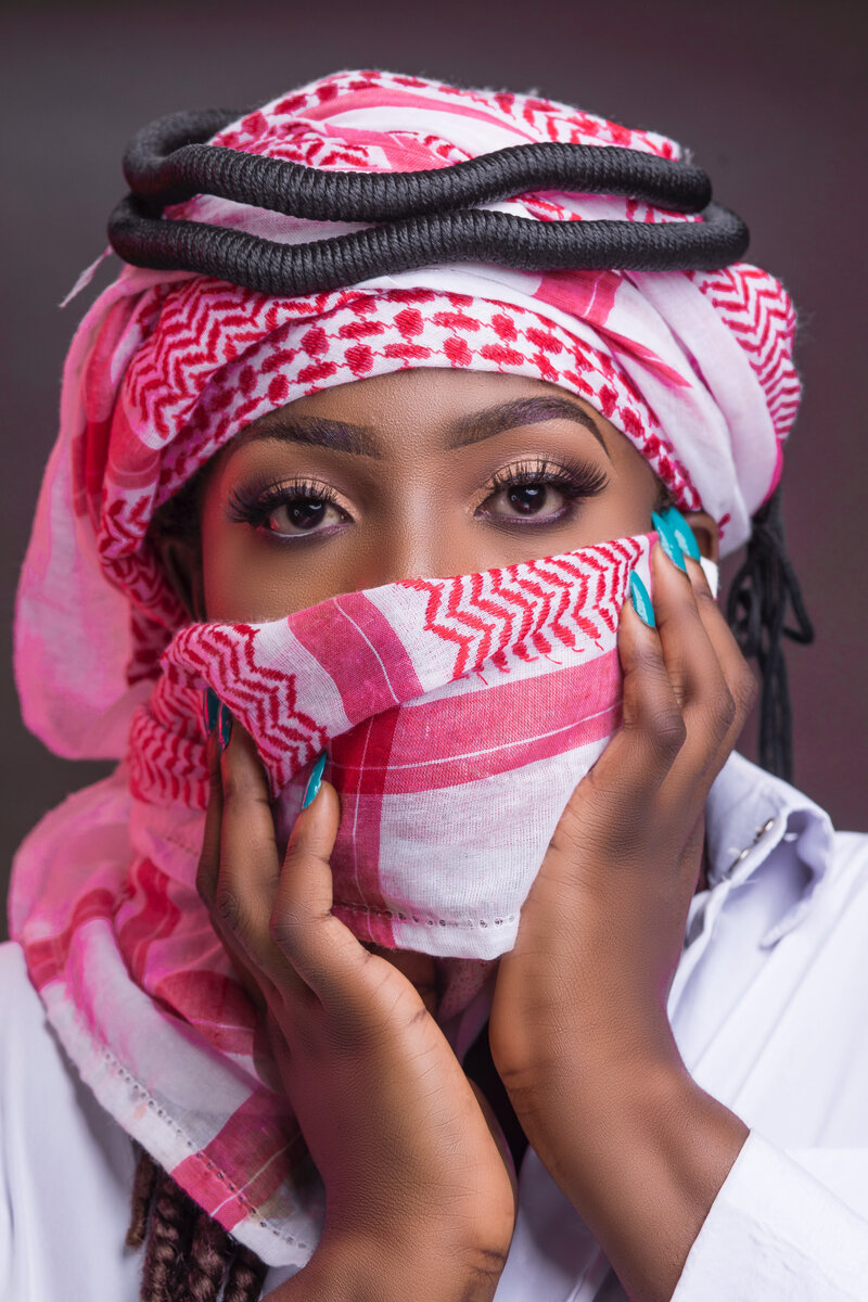 Платок арабка. Арабский платок. Арабский шарф. Арабские девушки. Арабский платок женский.